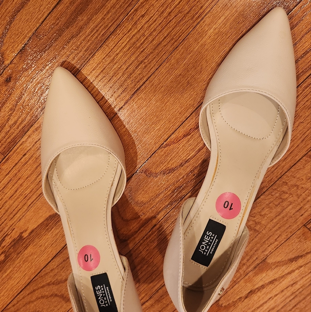 Brand new high heels w/o box or tags. Perfect for work or hanging out.